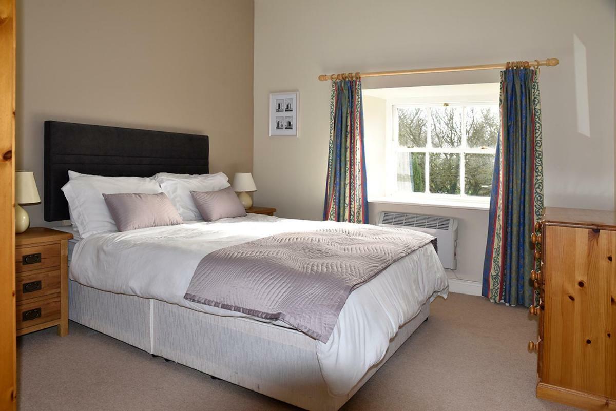 Townley Hall Apartments Слейн Экстерьер фото